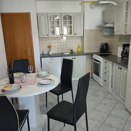 Apartman Bela Apartment *